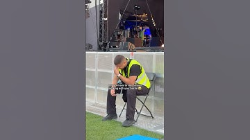 Laughing Security Guard at Jacob Collier Concert 😂 #shorts #jacobcollier #concert #celebrity