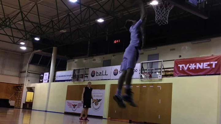 15 year old Arnolds Krauklis alley-oop pass by him...