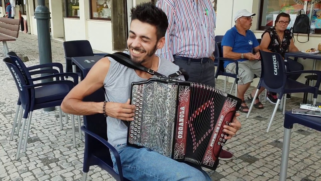 Filipe Gato A tocar Concertina nos Arcos de Valdevez ( 1 ) YouTube