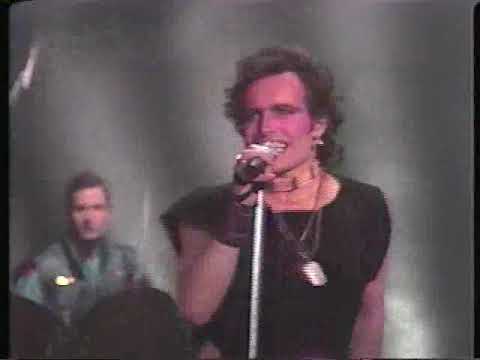 Смотреть «Adam Ant 1982 - Desperate but not Serious on Solid Gold» на YouTube Смотреть «Adam Ant 1982 - Desperate but not Serious on Solid Gold» на YouTube