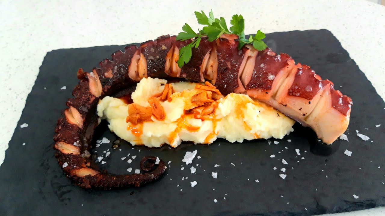 Receta de pulpo a la plancha con ajada y puré de patatas