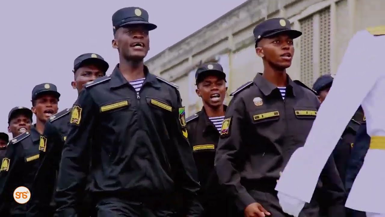 Angalia wanafunzi wa jeshi la maji Tanzania walioenda kujifunza Urusi waliorudi kwa meli ya kivita