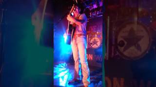 Aarons Watson sings &quot;Fence Post&quot; in Nashville at Exit In in 2015.