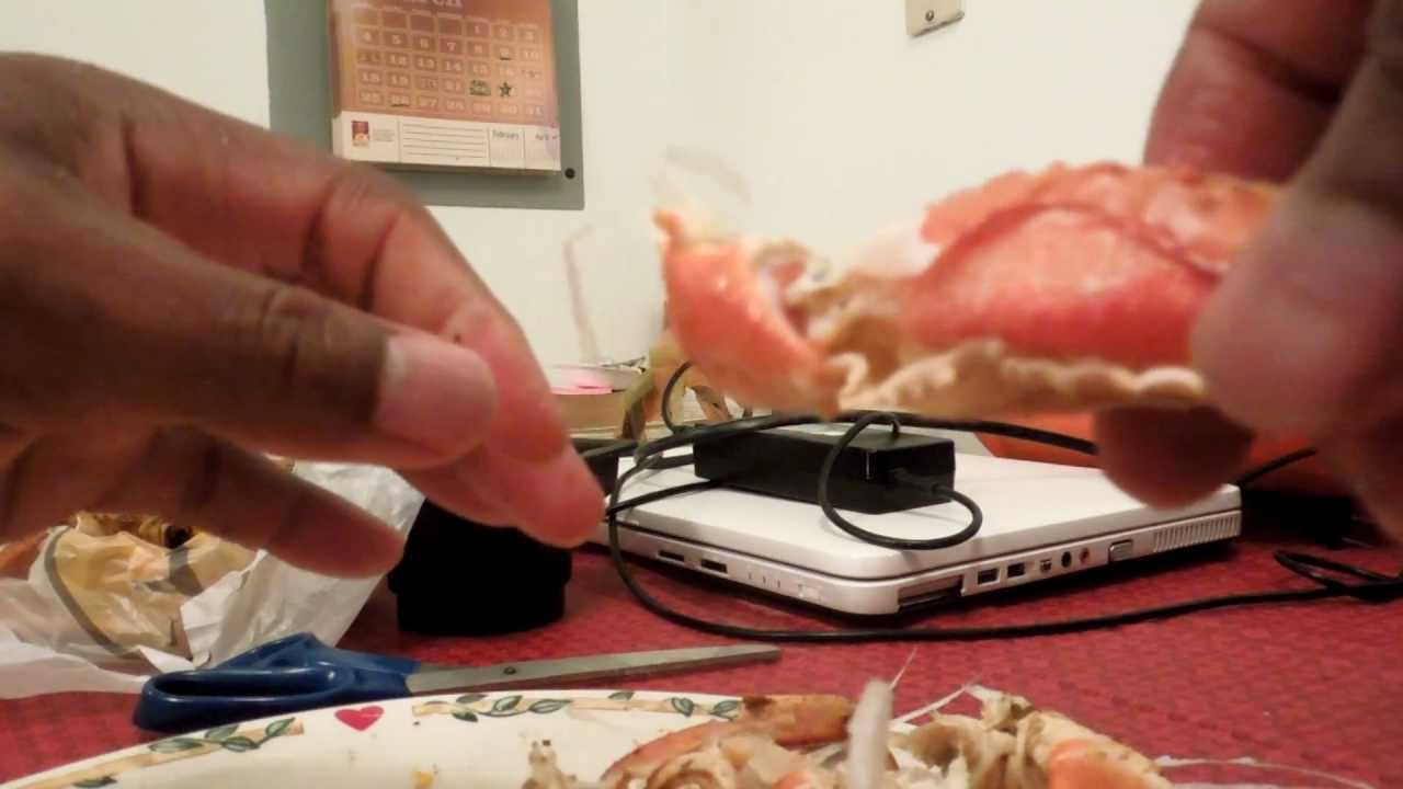 How To Open A King Crab Claw With Your fingers YouTube