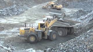 Komatsu WA700 Wheel loader