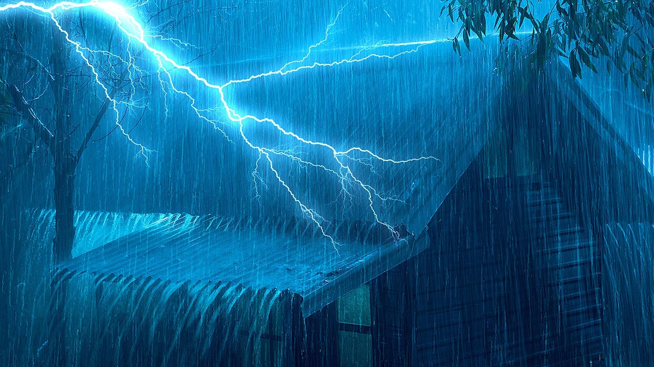 Som de Chuva Batendo no Telhado de Zinco e Trovoadas Fortes - Ambiente de Tempestade