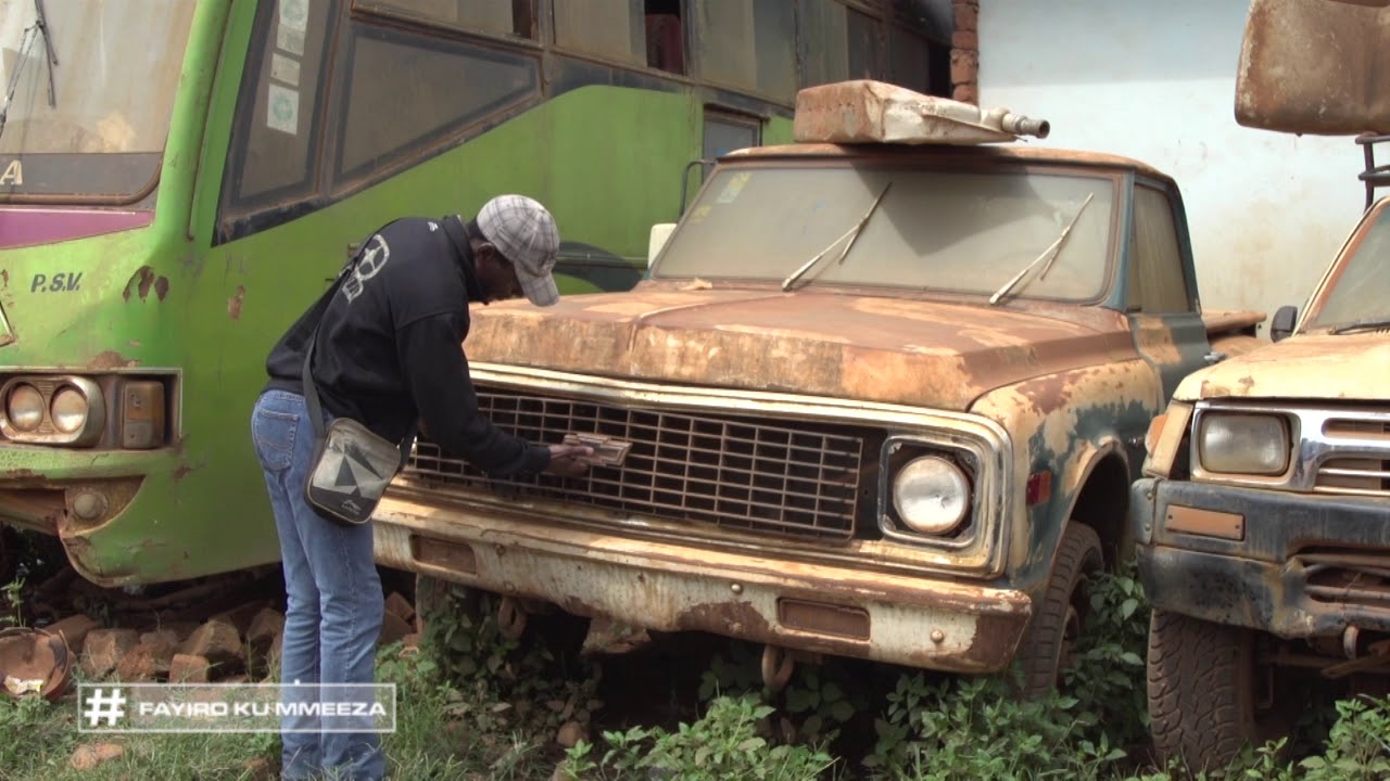 Fayiro ku Meeza:Emmotoka ye Poliisi ya Ali Kabalagala yagitunda. DD