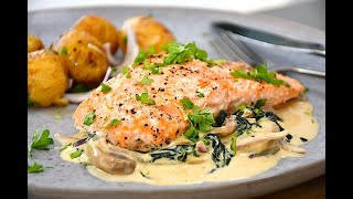 Bagt laks med champignon sauce og spinat