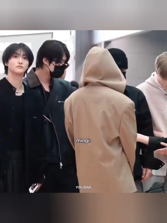 The way the members did the passport check VS Mingi... #mingi #ateez #shorts