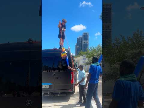 $10,000 Piñata Challenge!