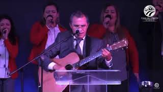 Video thumbnail of "Glorioso Rey - Chuy García - Casa de Oración"