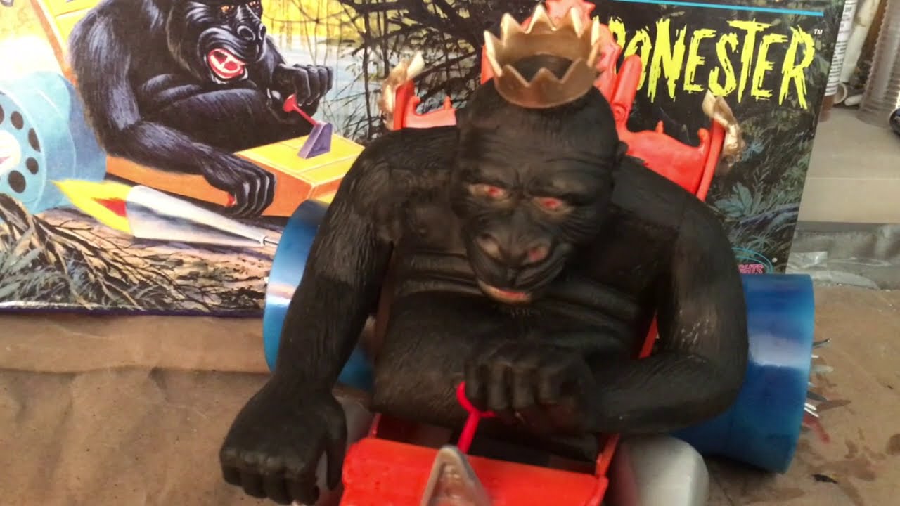 King kongs Thronster all painted by polar lights - YouTube