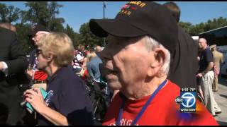 Government shutdown 2013: World War II honor flight veterans visit closed memorial