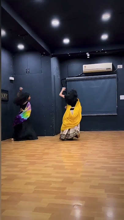 Ramti ave madi ramti ave #dakla #gujaratigarba #gujjugarba #garba #garbalover #garbadance