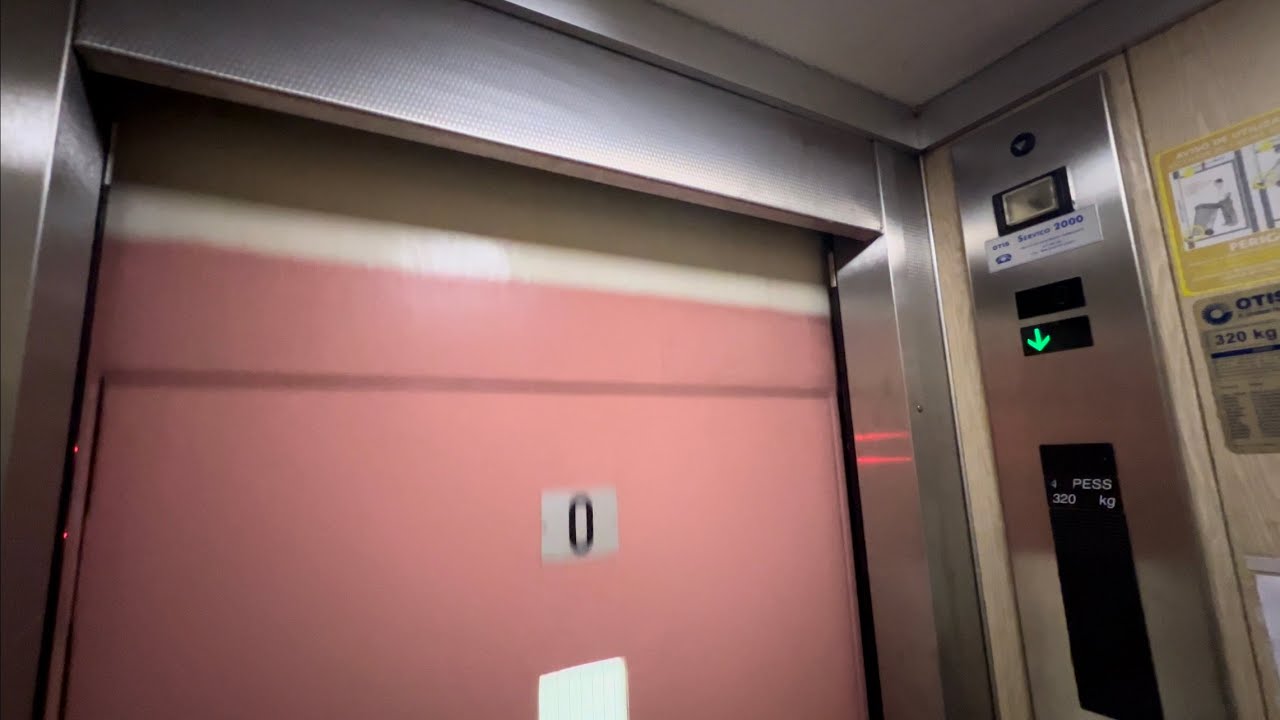 1990's OTIS Traction Elevator @ Rua 31 de Janeiro 13A, Funchal, Portugal