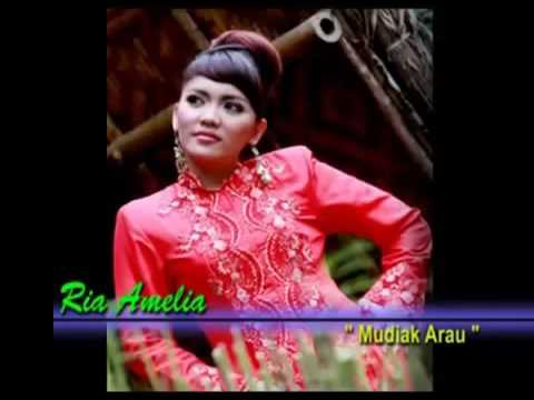 Ria Amelia-Mudiak Arau - YouTube