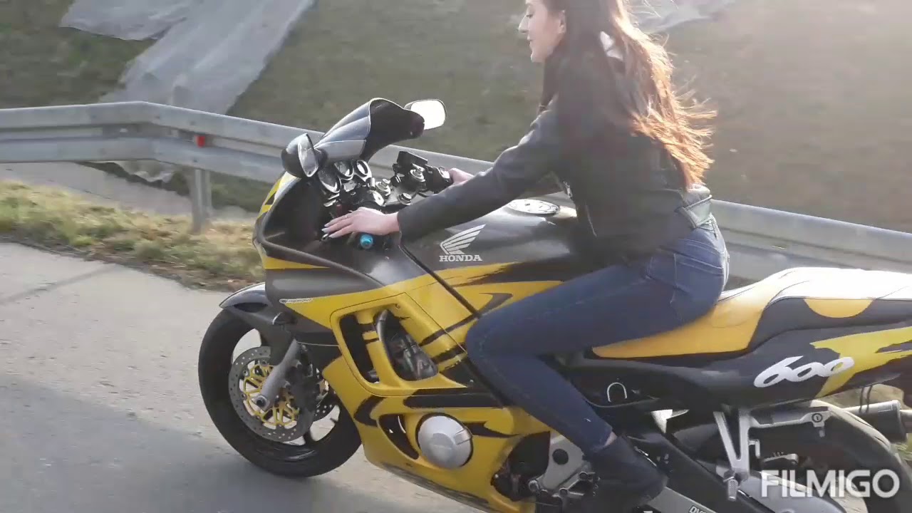 Pierwszy raz na motocyklu CBR600 - Monika Pierwszy raz na motocyklu CBR600 - Monika