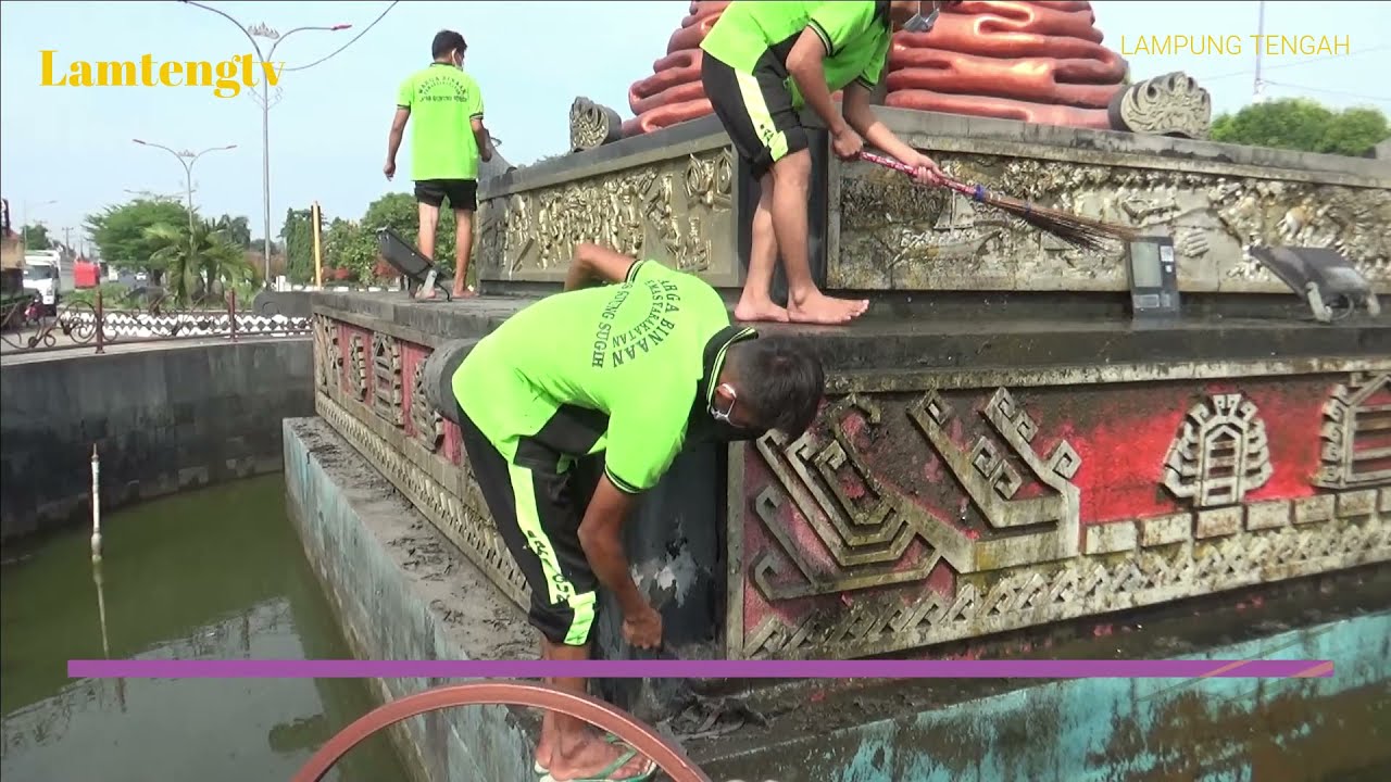 Jumat Bersih, Kalapas Gunsu Bersihkan Taman Kota Lamteng