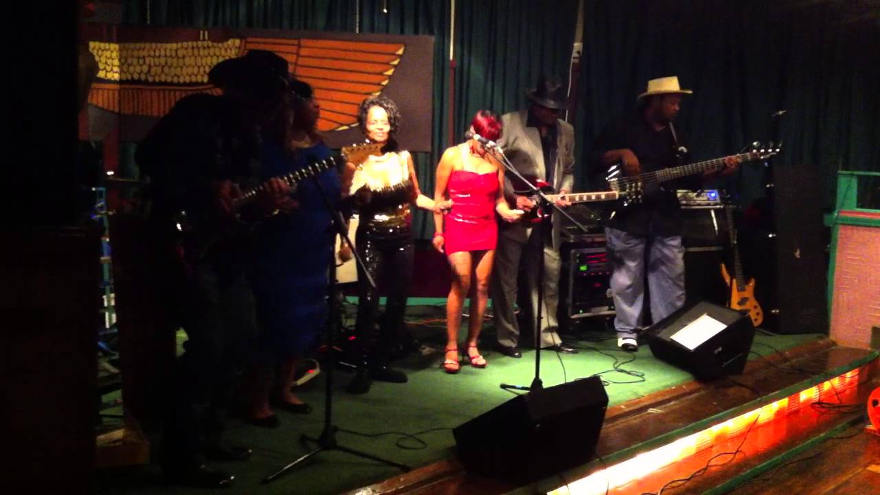 Linda Shell & The Blues Thang - Sleep With One Eye Open - Nefertiti's - 5-11-2013