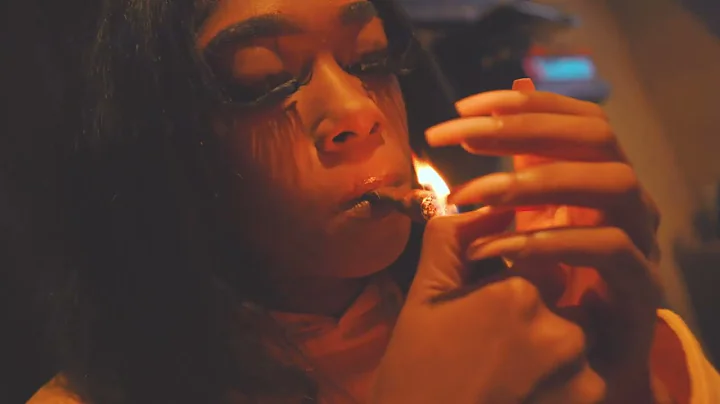 KELLY SANTIAGO - WALK IT (OFFICAL MUSIC VIDEO) SHO...