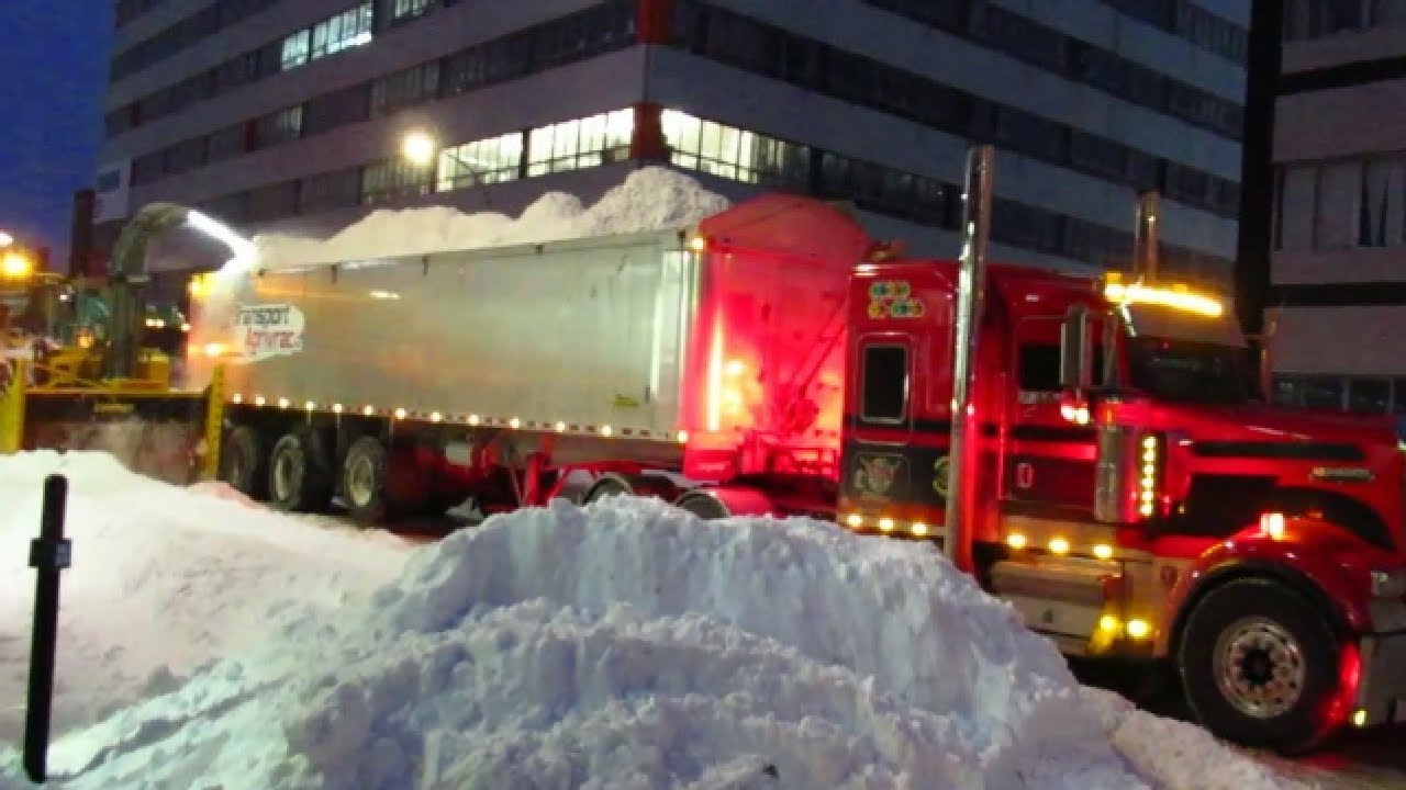 BEAUTIFUL MONTREAL SNOW REMOVAL JOB IN THE TEXTILE DISTRICT 2920