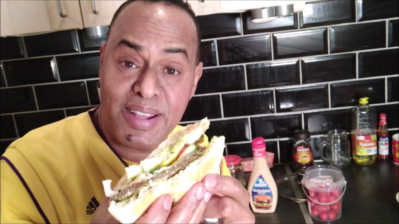 Sideed Humberger saxa u samaysan kartaa. Humburger press