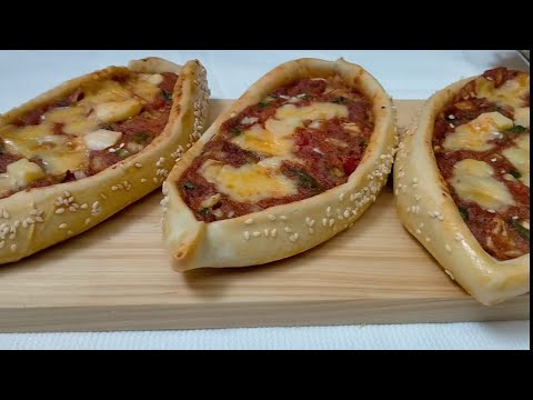 Video: Cara Memasak Pizza Pide Turki Dengan Daging Cincang Dalam Bentuk Perahu: Resep Langkah Demi Langkah