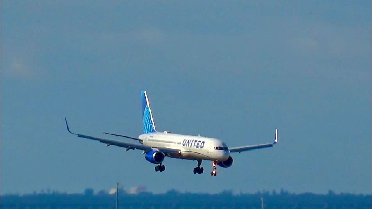 Steep 757 Landing Birds 1L 22 Degrees! Plane Spotting TPA