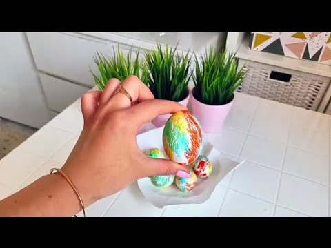 Красим яйца 🐣 🌈Жмите на❤️❤️❤️ Если когда я декорировала яйца с помощью салфеток