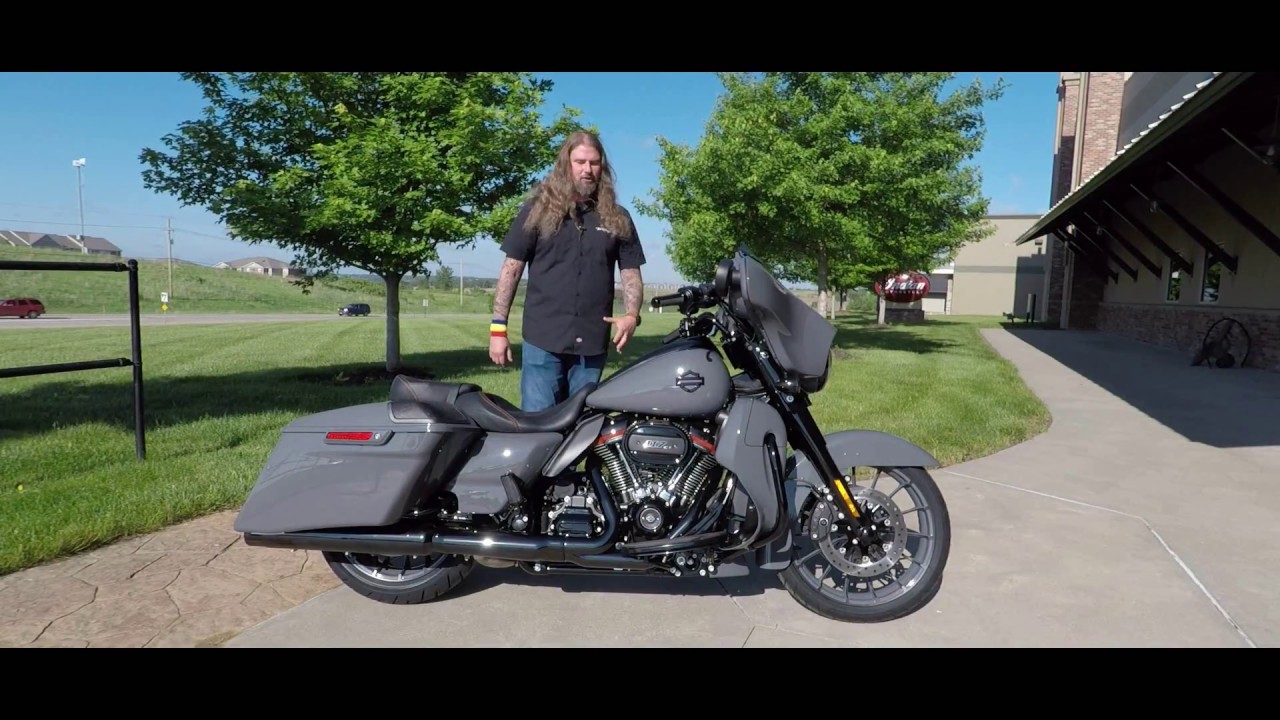 2018 Harley Davidson Cvo Street Glide Youtube