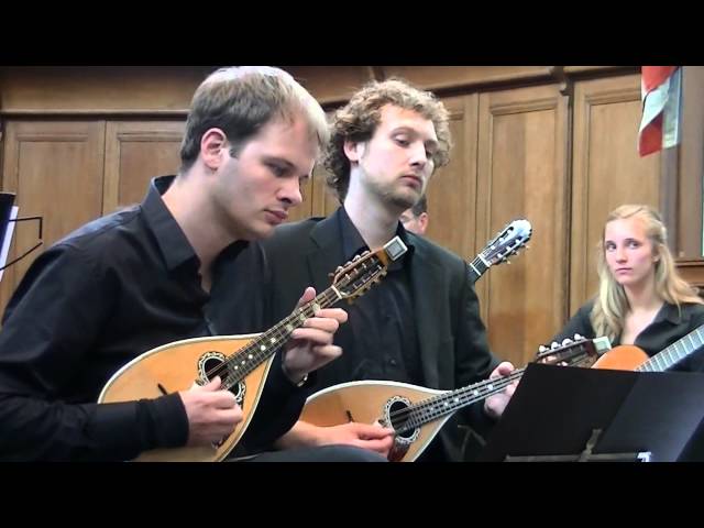 Vivaldi - Concerto pour 2 mandolines , cordes & b.b RV532: 1er mvt : T.Cauvin / D.Pouvreau / Orch Chambre Paris / J.Masmondet