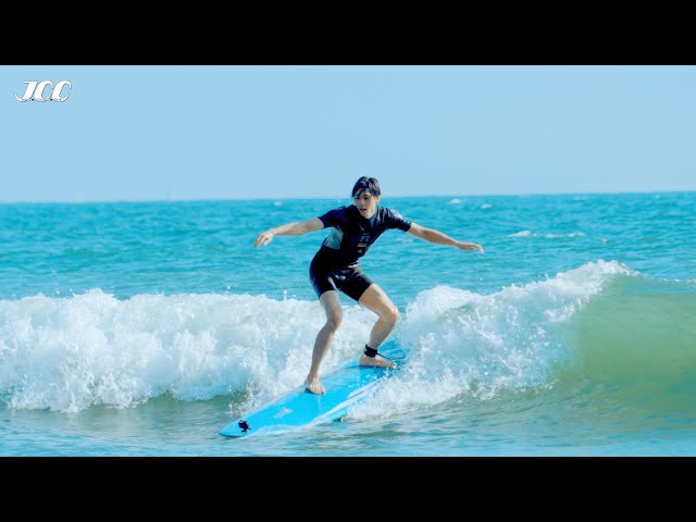 Surfing in LA🏄‍♂️🌊 We’re stoked guys😆 | Johnny's Communication Center (JCC) Ep.35 class=