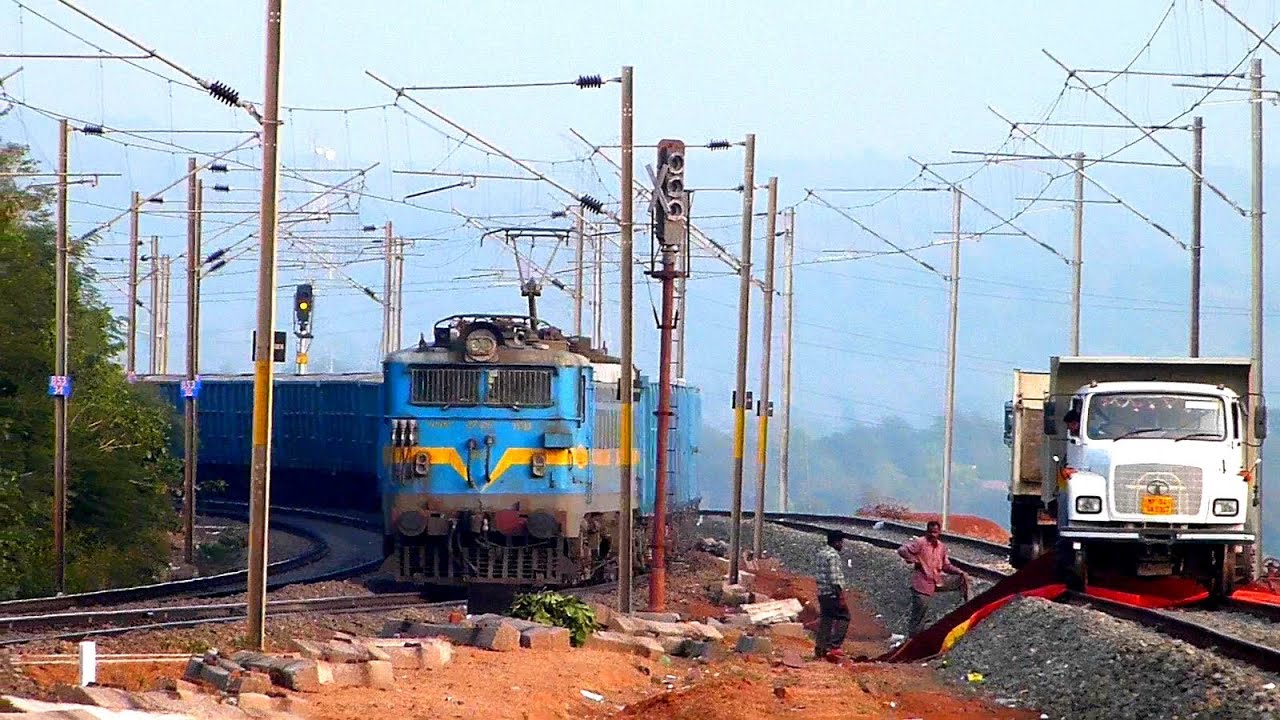 BLUE TKD WAG7 HEADED BOXNHL RAKE HEADS TOWARDS BHOPAL - YouTube