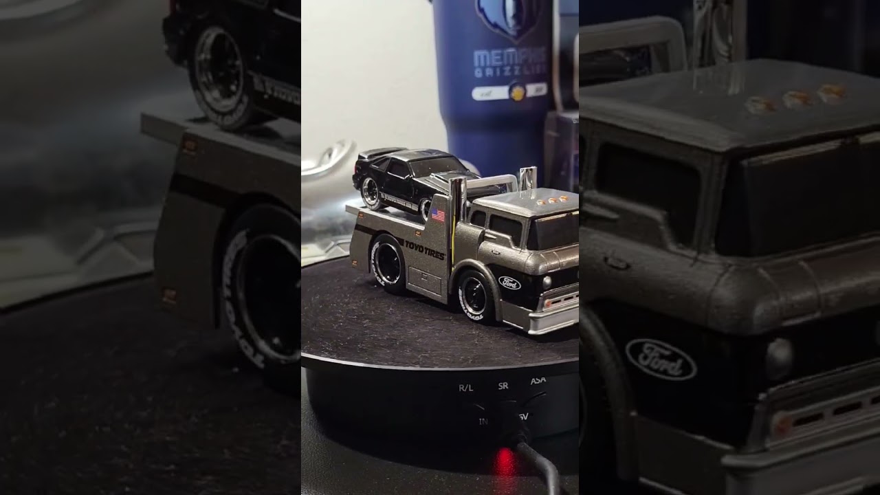 1966 Ford C600 & 1993 Ford Mustang svt cobra 