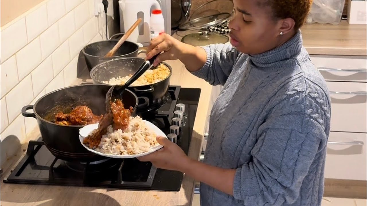 Haw I  prepare rice and beans with tomatoes sauce for family dinner 🍽️ ❤️