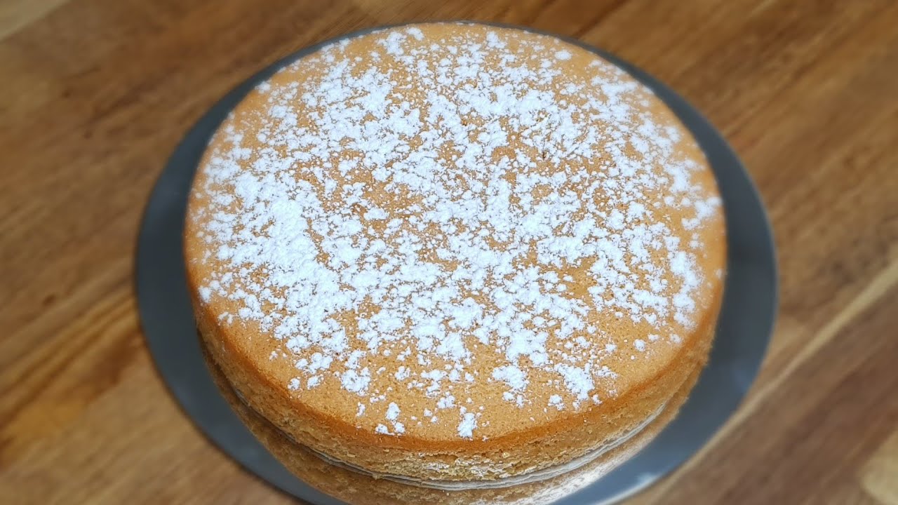 Bizcocho de agua esponjoso y fácil. (Sin leche)