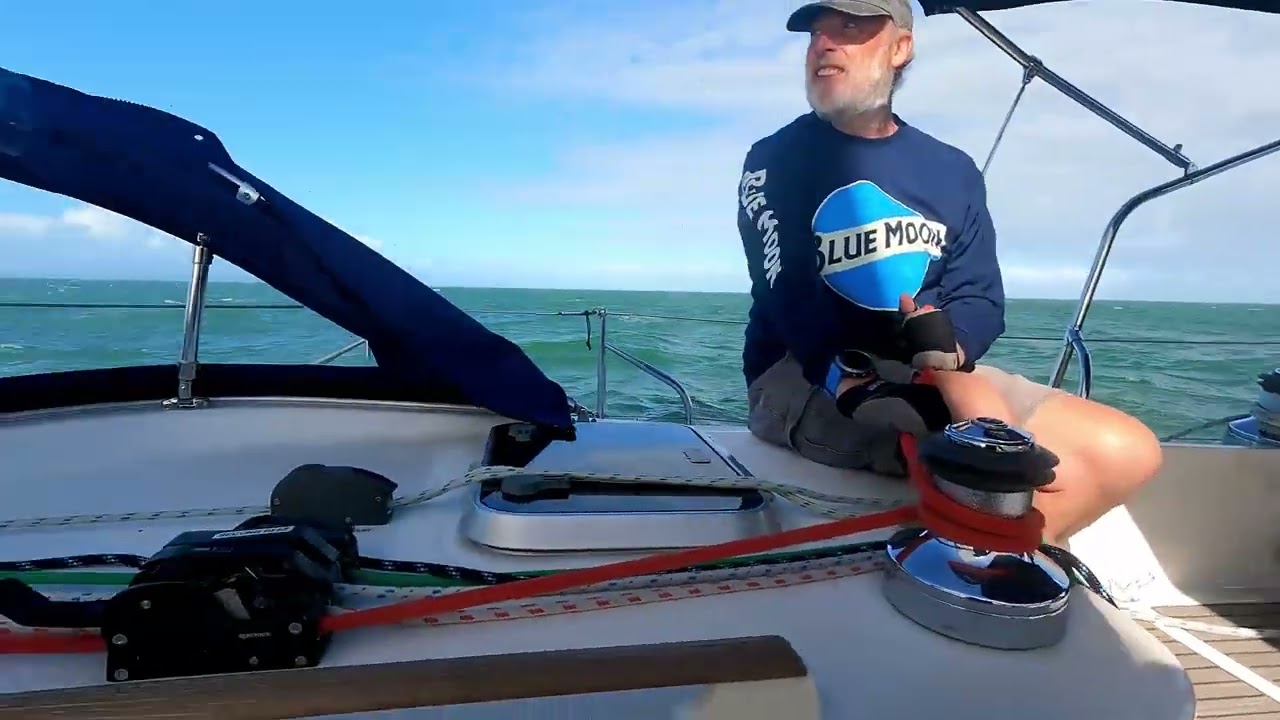 ⁣Blue Moon mono sailing -