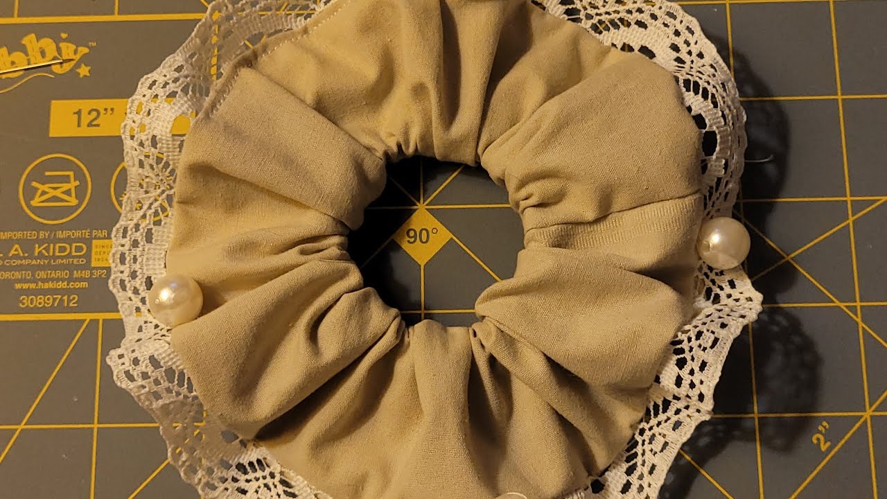 Tutorial: Scrunchie with a lace trim sewing