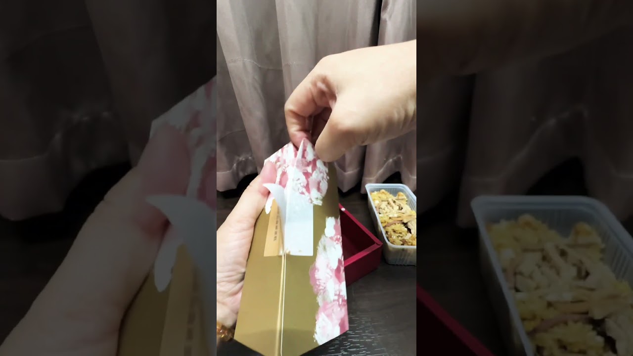 謝謝分享喜悅 ㊗️寶寶平安健康快樂長大 冊子彌月禮盒 收到誠意滿滿貼心的彌月禮盒 有油飯和磅蛋糕 #food #sunnyyummy 縮圖