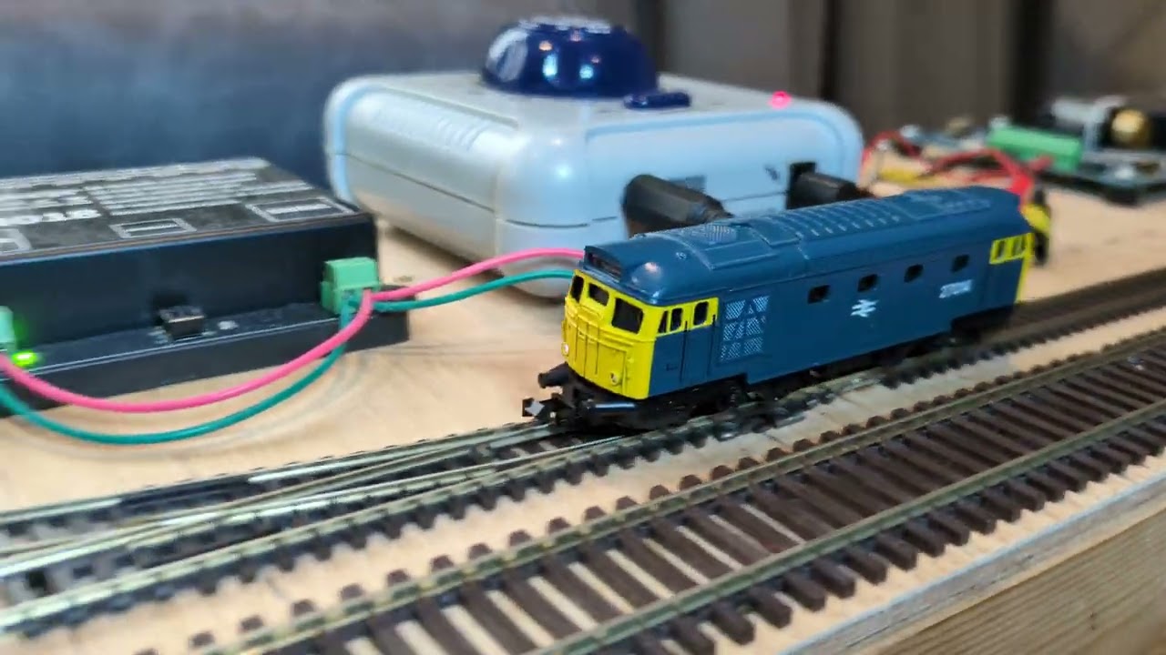 Watch Minitrix Class 27 DCC Conversion N212 video