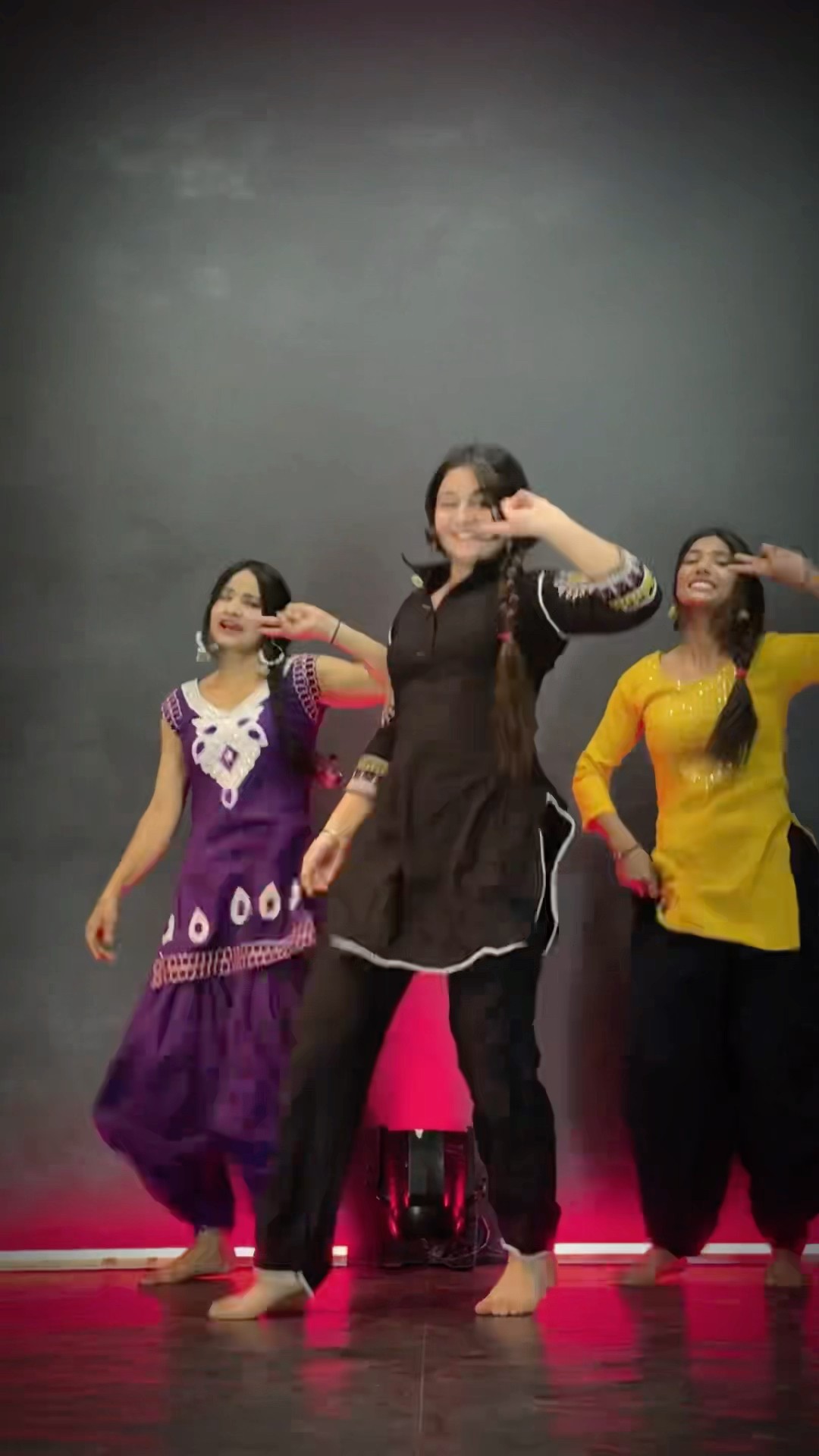 Small town girl? #dance #trending #youtube #ytshorts #viralvideo #upneetkaur #punjabisong