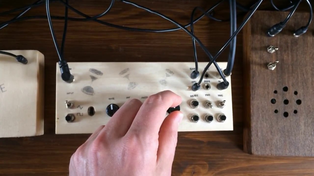 Monotron Delay mod demo YouTube