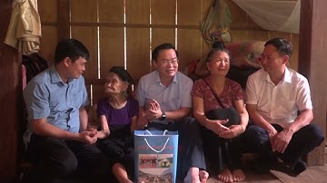 Lãnh đạo huyện Quỳnh Nhai thăm, tặng quà người có công với cách mạng trong Chiến dịch Điện Biên Phủ