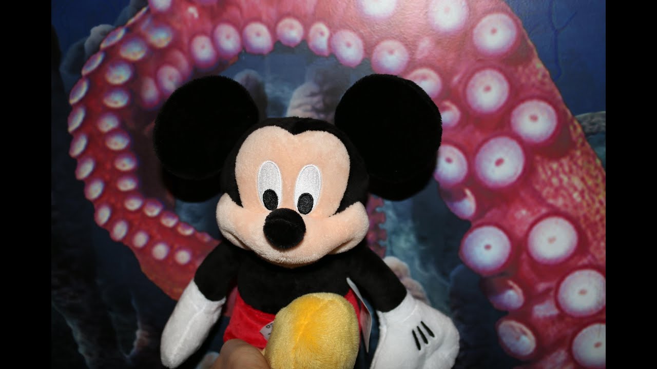 Mickey Mouse Goes To The AQUARIUM 