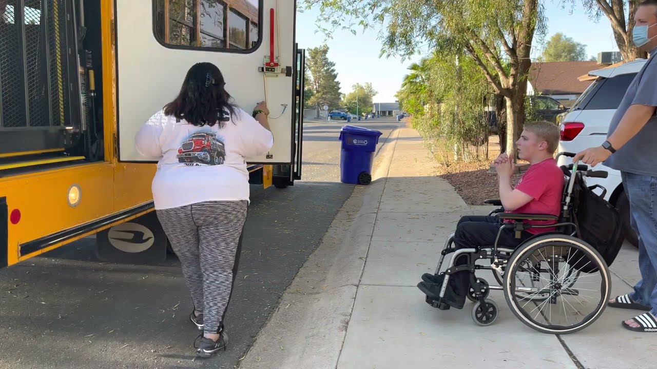 Wednesday Sagan bus!