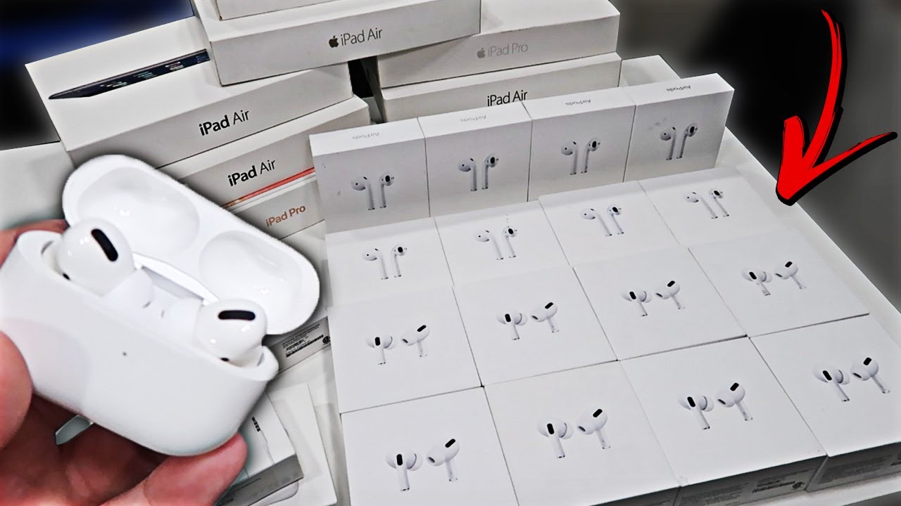 APPLE STORE CLEAN OUT!! FOUND AIR PODS PRO LOT!! DUMPSTER DIVING APPLE STORE!! *JACKPOT* OMG!!