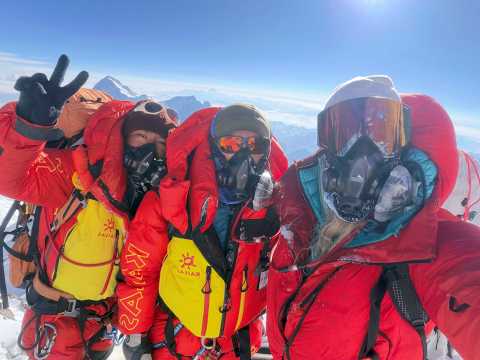 Is there really a No D*ckheads Policy on Everest!? thumbnail