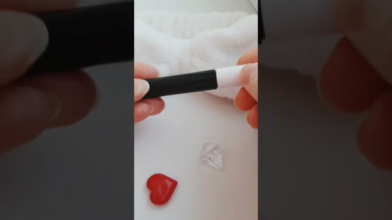 Фиксирующий гель для бровей Glam Outfit.