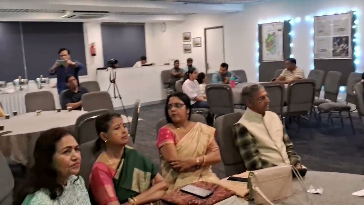 Lagi aaj sawan ki fir wo jhadi hai 