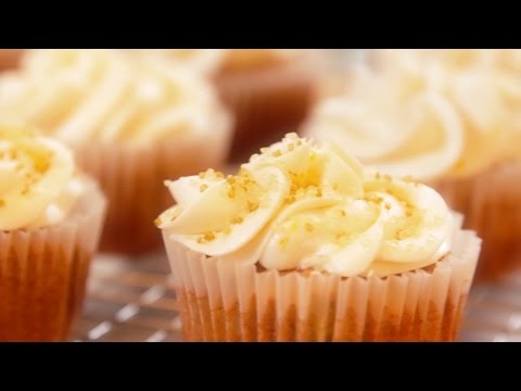 How to Make Banana Cupcakes with Lemon Frosting